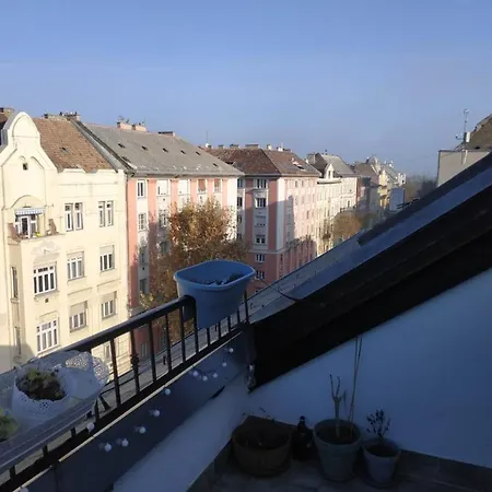 D31b With Balcony Apartment Budapest
